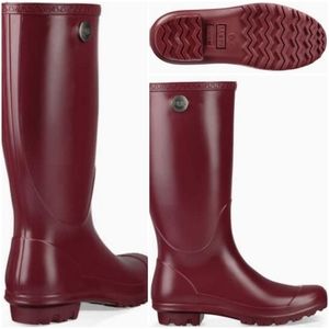 UGGs Women Sienna Matte Boots (sz10)